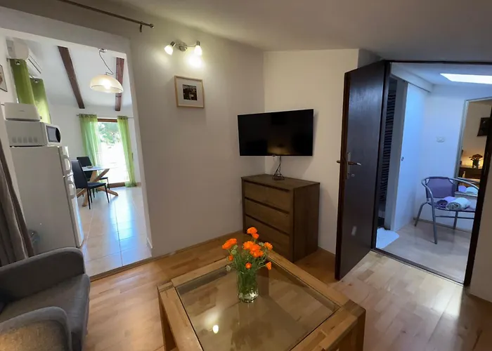 Διαμέρισμα Rosa 2 *